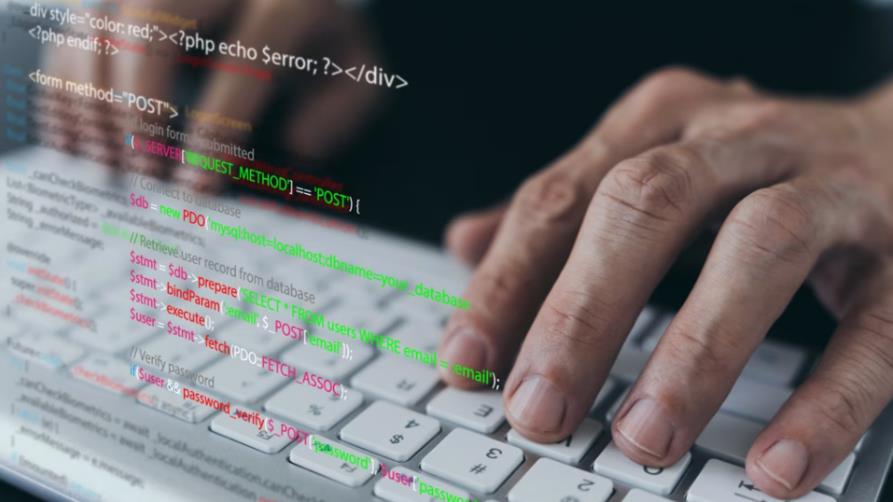 河东区小程序定制开发公司视角下SQL与T-SQL的差异化应用解析